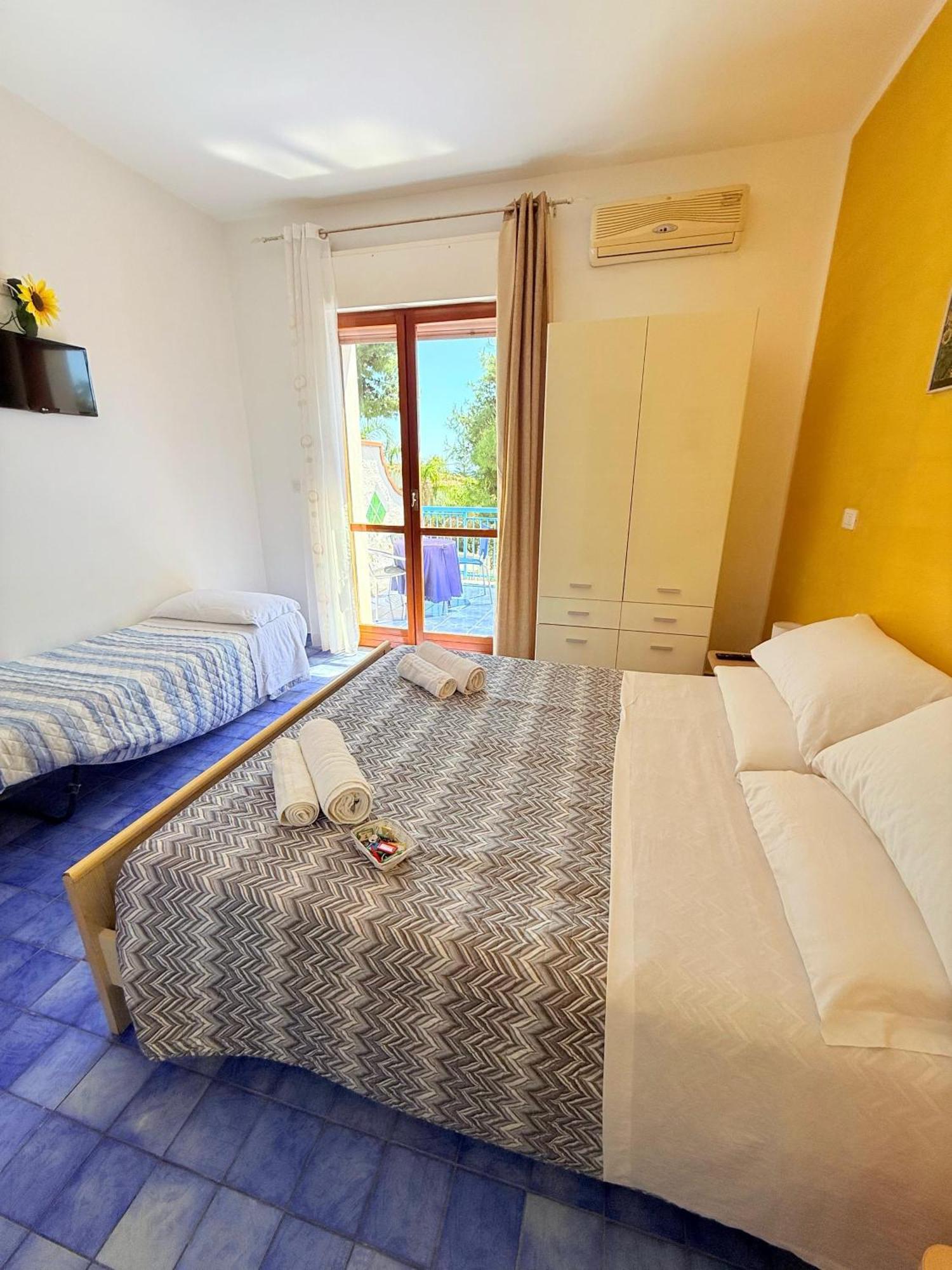 Nido Colorato Appartaments-Rooms Fontane Bianche Esterno foto